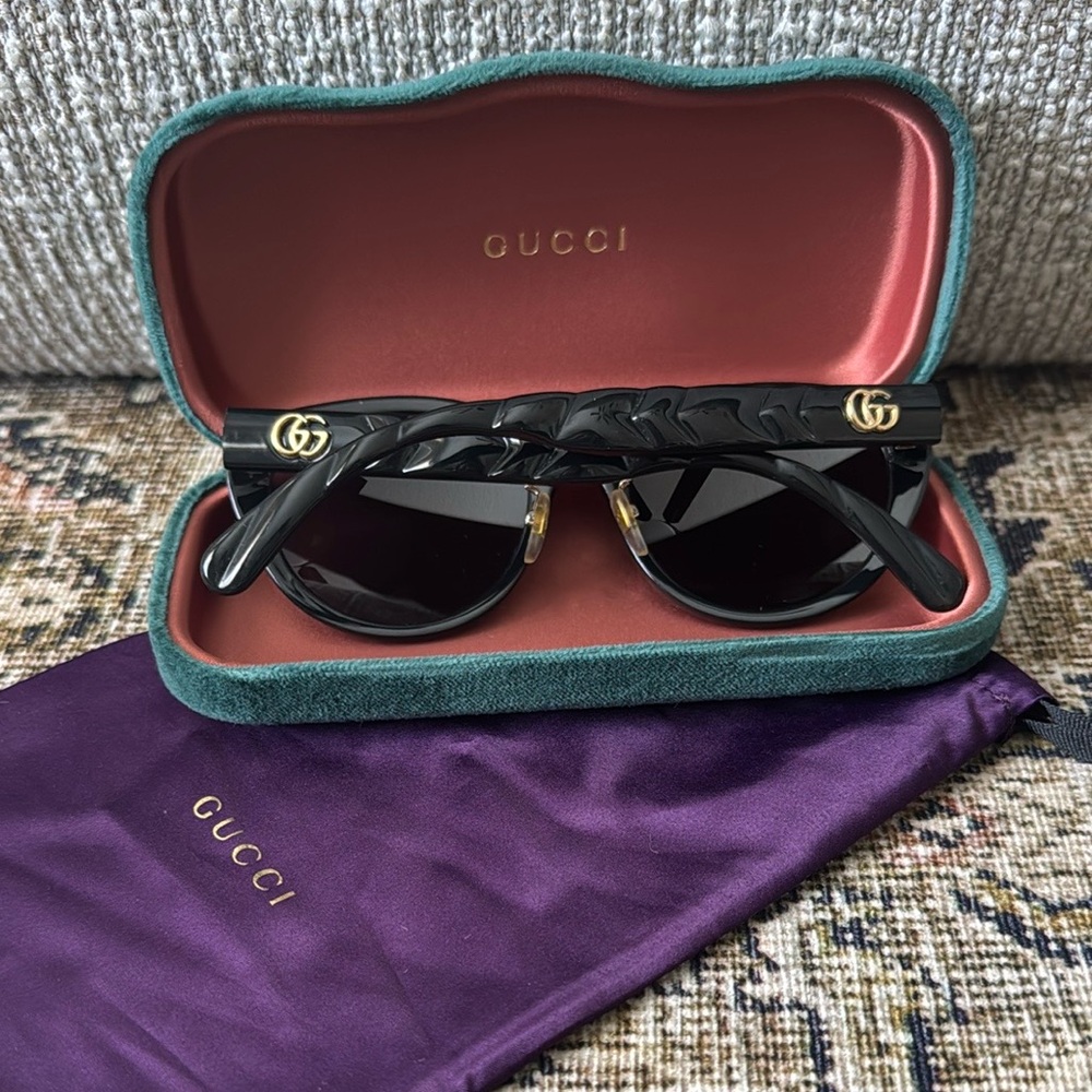 Gucci Black and Gold Sunglasses Accessories Set